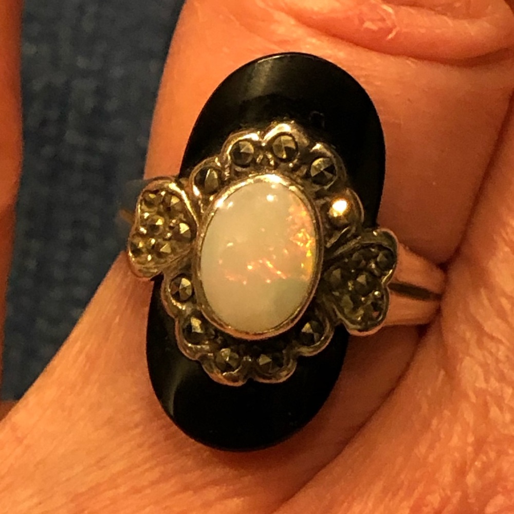 Vintage onyx opal ring